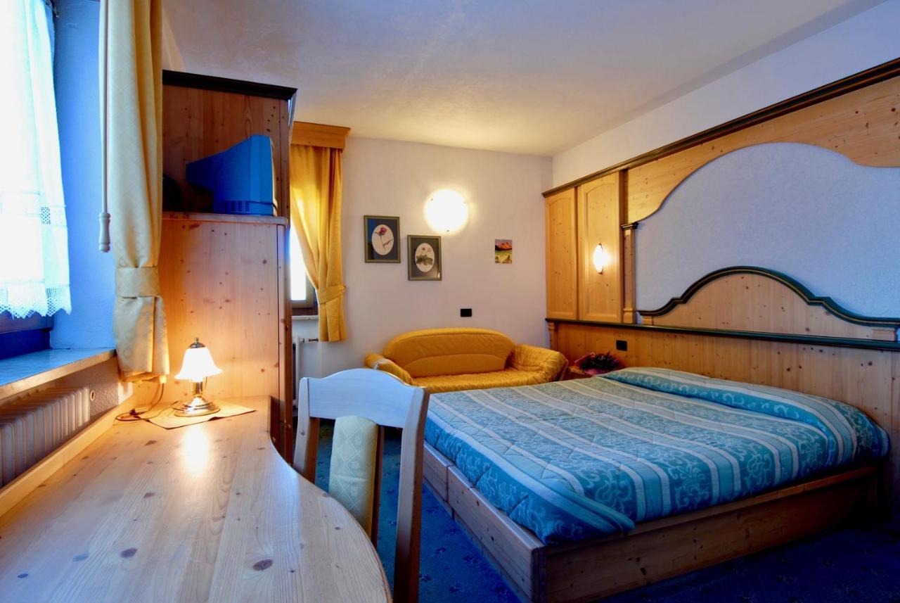 Albergo Venezia Passo Rolle Esterno foto