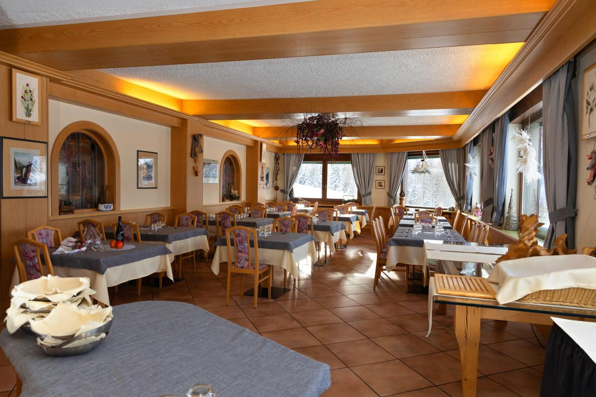 Albergo Venezia Passo Rolle Esterno foto