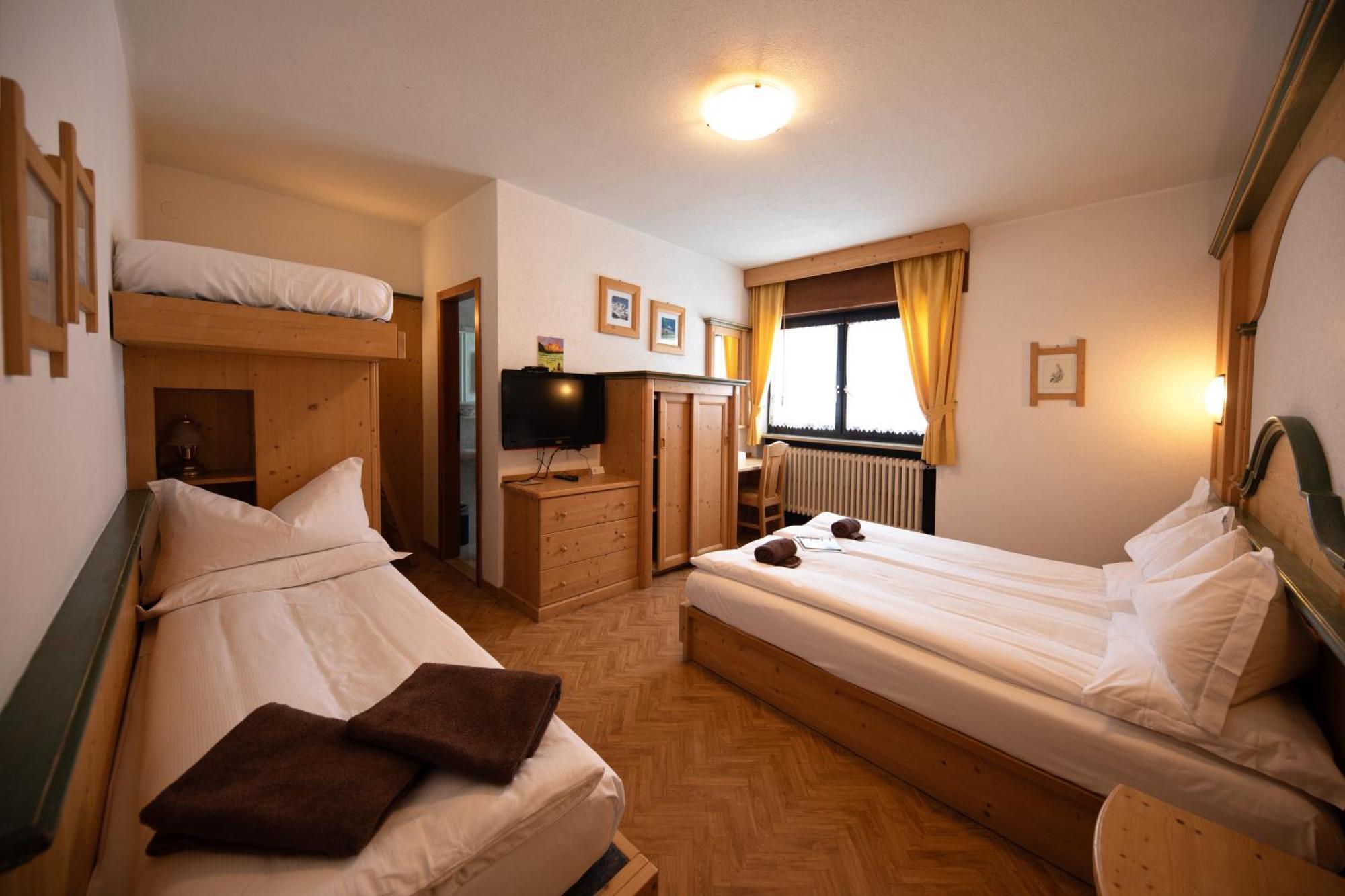 Albergo Venezia Passo Rolle Esterno foto