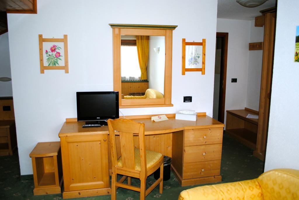 Albergo Venezia Passo Rolle Esterno foto