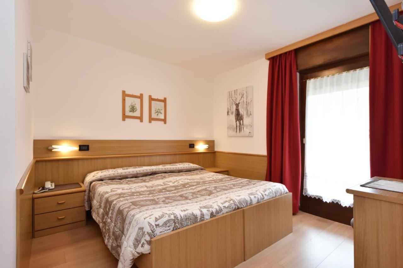 Albergo Venezia Passo Rolle Esterno foto