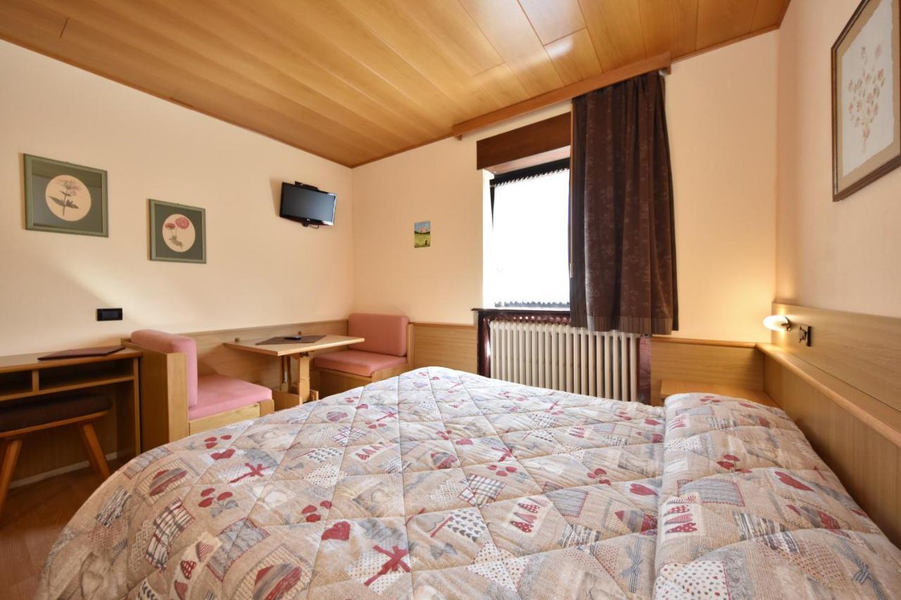 Albergo Venezia Passo Rolle Esterno foto